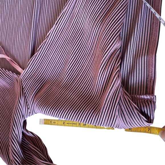 Saints + Secrets Twist Front Pleated Long Sleeve Cropped Top SZ M Pink Blush - Picture 6 of 11